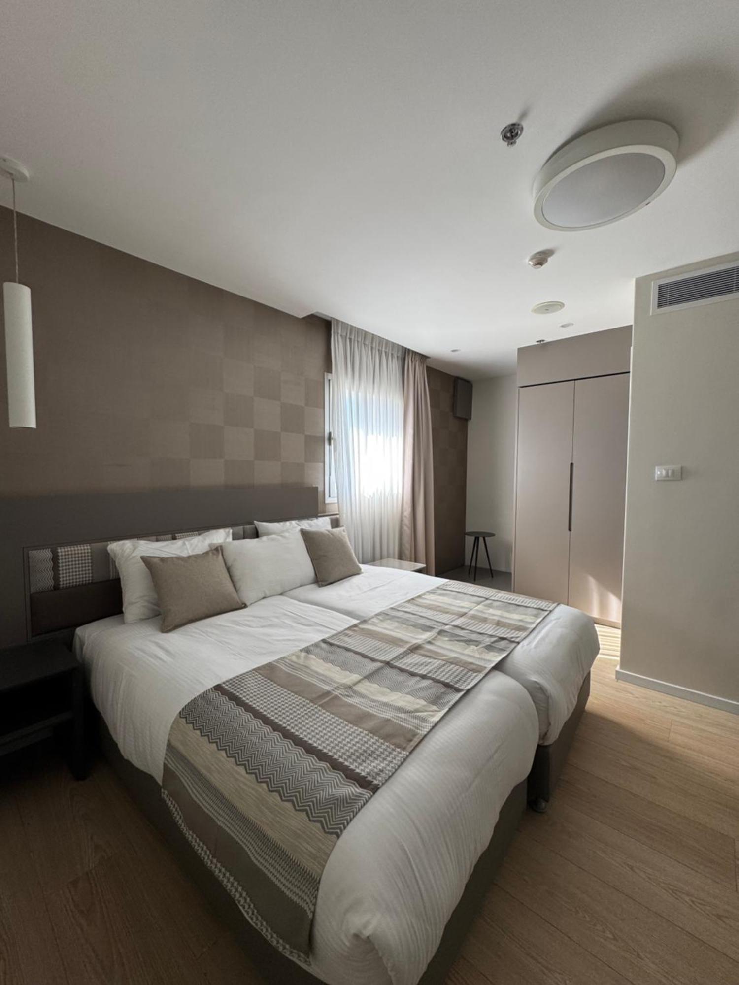 Abratel Sea View Hotel Tel Aviv Exterior foto