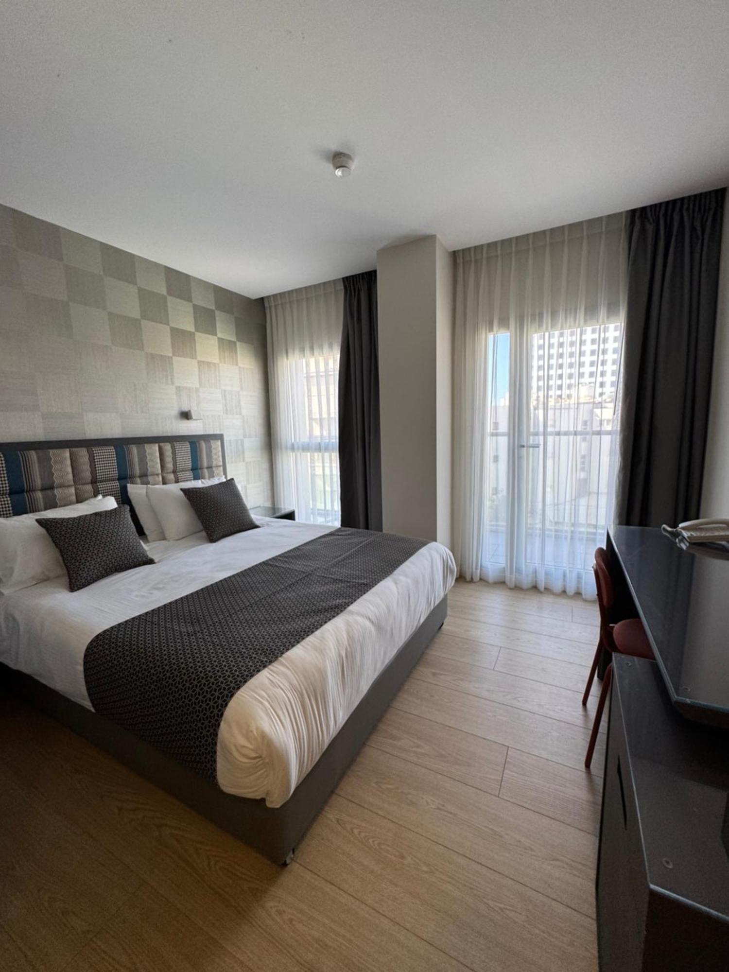 Abratel Sea View Hotel Tel Aviv Exterior foto