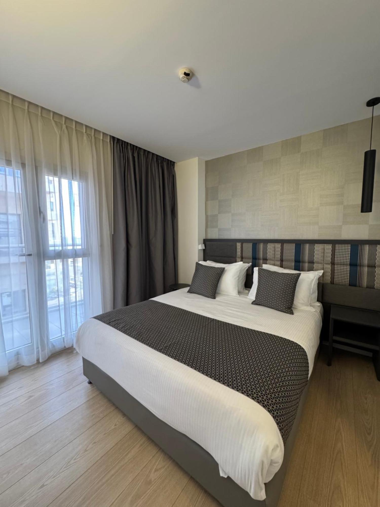 Abratel Sea View Hotel Tel Aviv Exterior foto