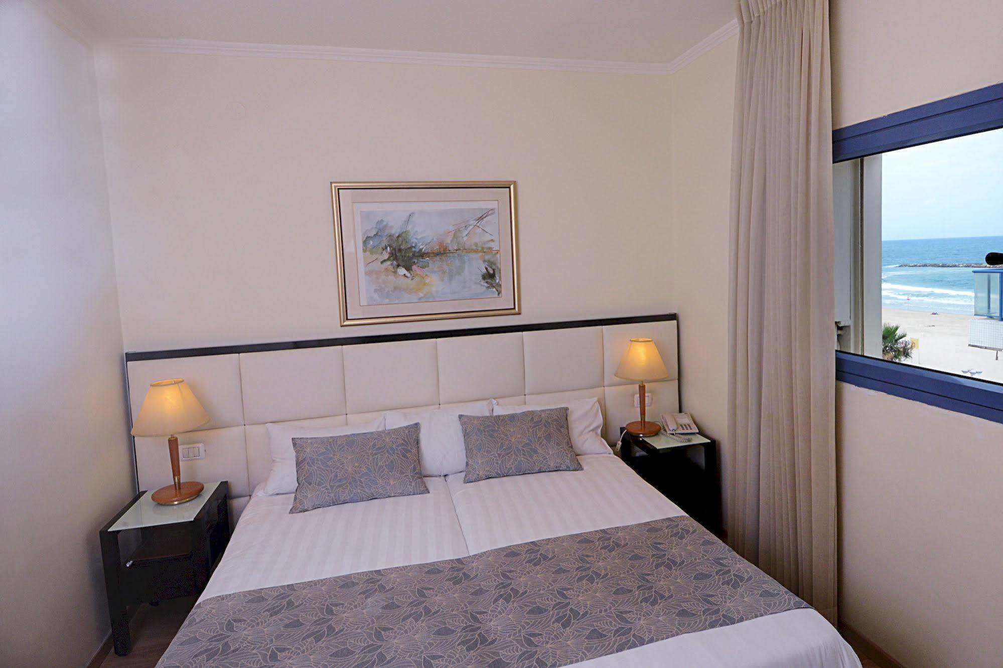 Abratel Sea View Hotel Tel Aviv Exterior foto